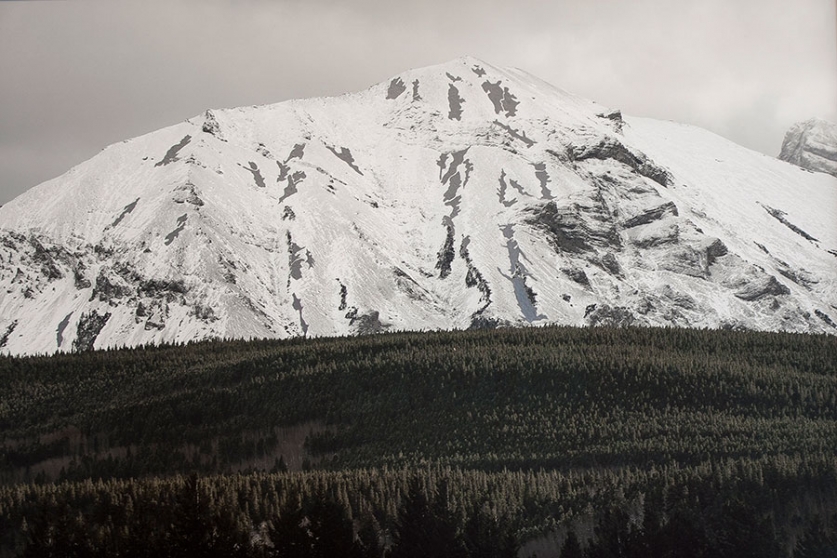 https://reporting.mirunadragan.com/files/gimgs/th-12_Dragan06_TheMountainsAreMirrors1-web.jpg